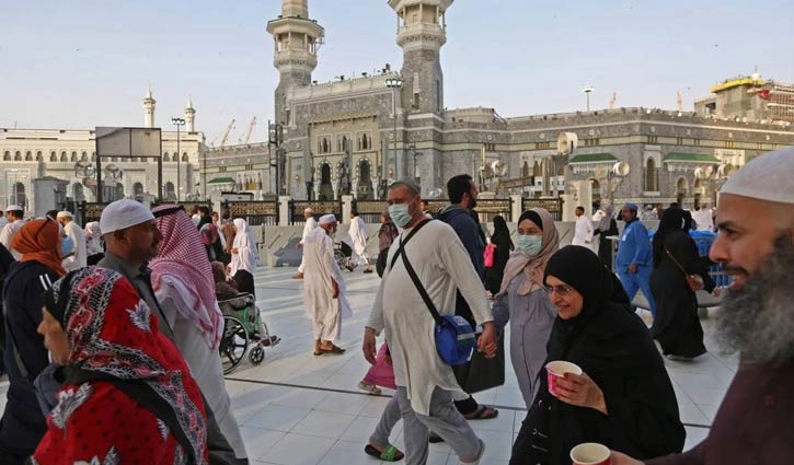 Saudi Arabia to refund Umrah fees, service charges