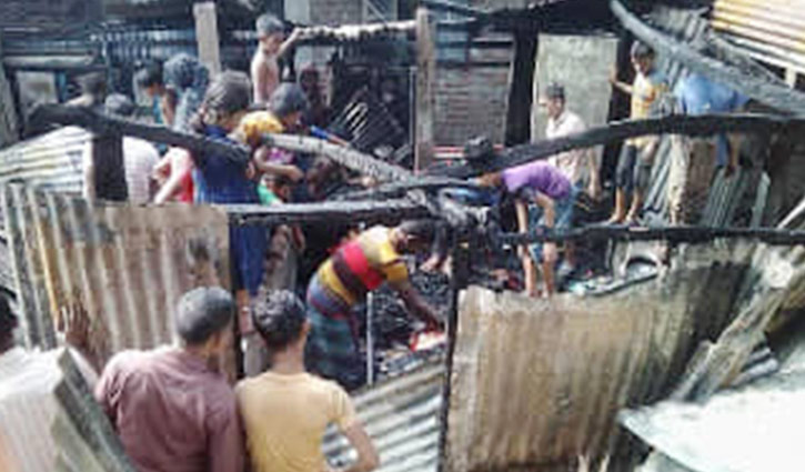 100 houses gutted in Chalantika slum fire