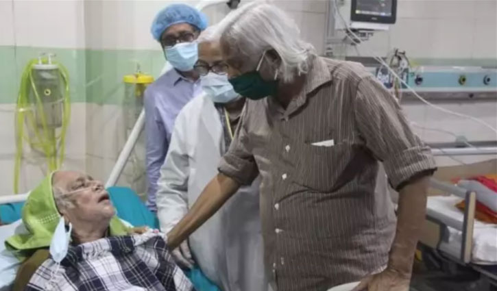 Dr Zafrullah visits Haider Akbar Khan at DMCH