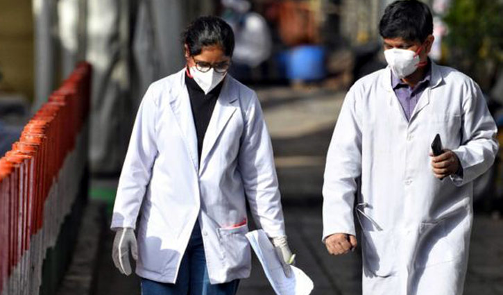 Coronavirus: India doctors ‘spat at and attacked’