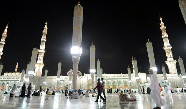 24-hour curfew imposed in Mecca, Medina