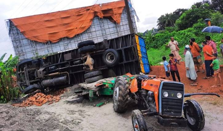 Cumilla road crash kills 3