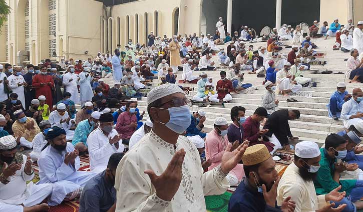 Prayers offered seeking liberation from corona at Eid jamaat