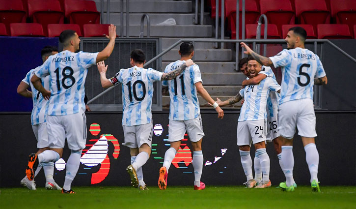 Gomez scores as Argentina seal Copa America knockout place