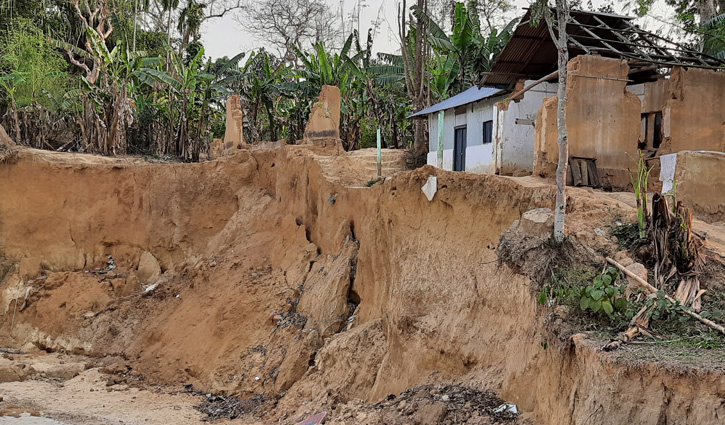 Hill collapse panic grips residents of Tripura Palli in Habiganj