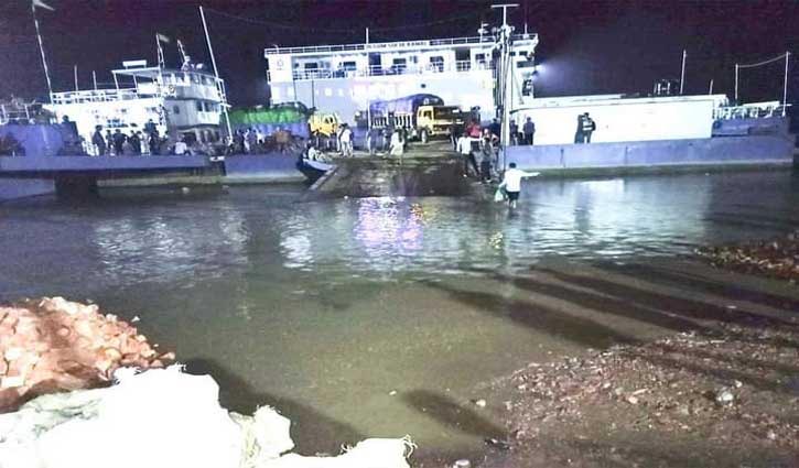 Aricha-Kazirhat route ferry service disrupted