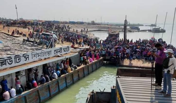 Mad rush of people at Shimulia ferry ghat