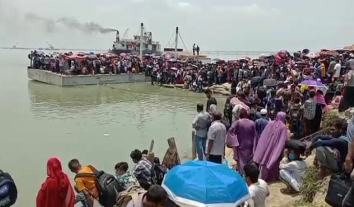 Shimulia ferry terminal sees mad rush of Eid holidaymakers even today