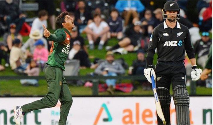 New Zealand lose five wickets