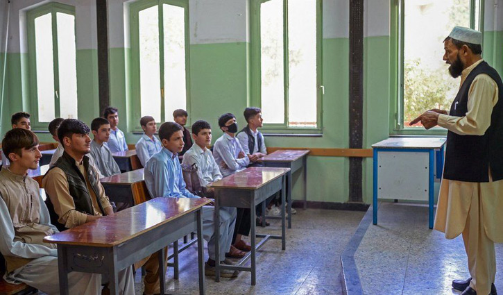 Girls excluded as Afghan secondary schools reopen