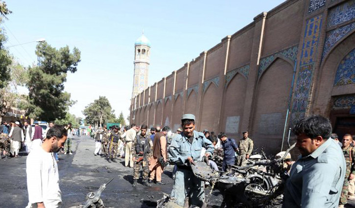 Explosion kills 32 in Afghan Shia mosque