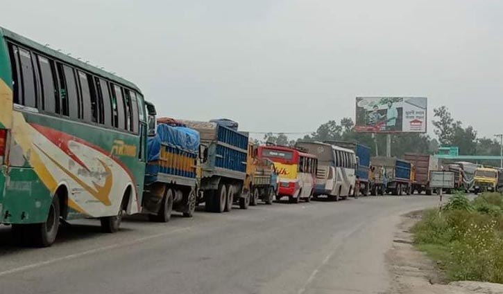 Long traffic jam on Sirajganj highway, passengers suffering