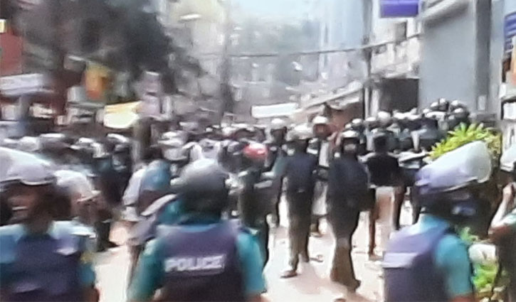 BNP men clash with police at Nayapaltan