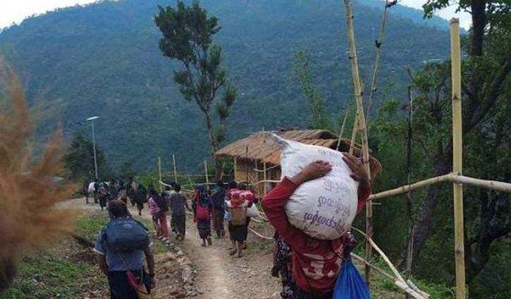 Myanmar town bordering India sees exodus as thousands flee fighting