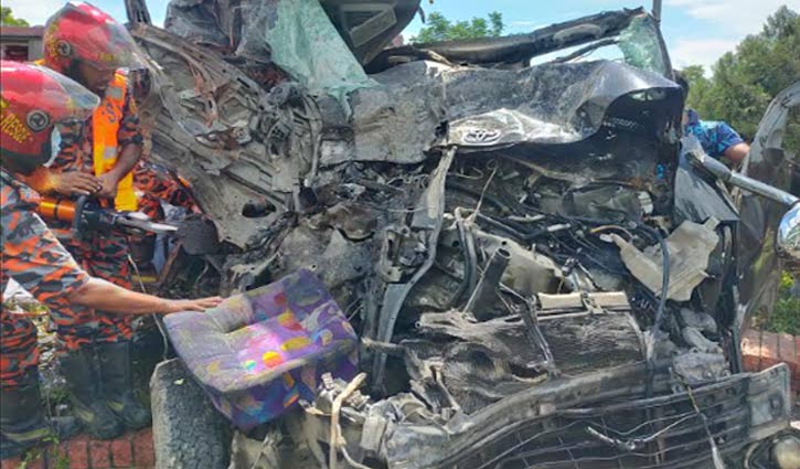 Six killed in bus-microbus collision in Tangail