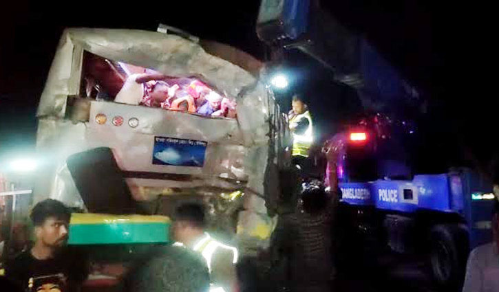 14 injured in collision between two buses in Munshiganj