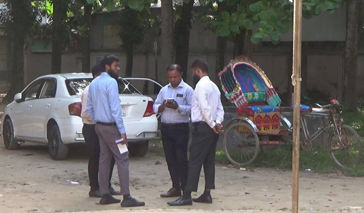 Brokers take over health complex in Rajbari