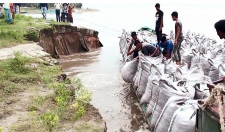 Embankment in Jamalpur collapses