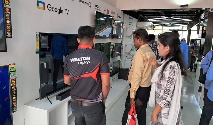 Consumers show great interest in Walton Smart Refrigerators in Ctg Trade Fair