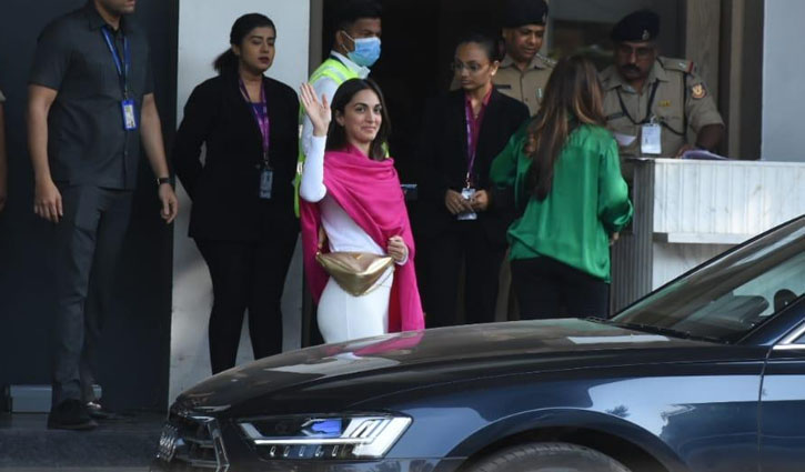 বিয়ে করতে উড়ে গেলেন কিয়ারা