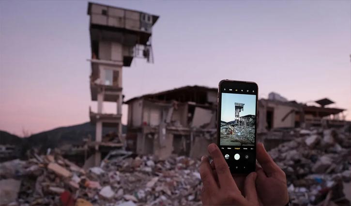 The phones that detect earthquakes