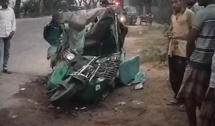 Two killed in Sirajganj road crash