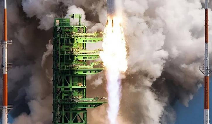 South Korea launches homegrown rocket