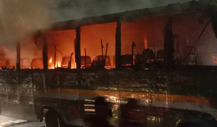 Bus torched in Jatrabari, one injured