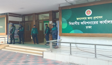 3 cocktails hurled at Dhaka Division Commissioner’s office