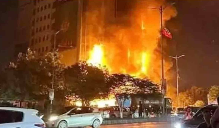 11 killed in Karachi shopping mall fire
