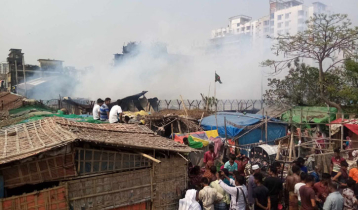 Fire at Firingi Bazar slum in Chattogram