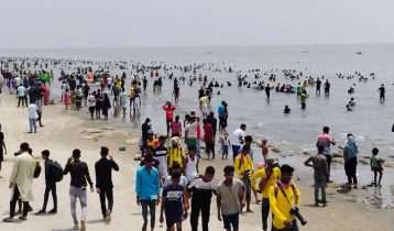 Kuakata beach abuzz with tourists on 2nd day of Eid
