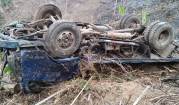 Six killed as truck plunges into ditch in Sajek