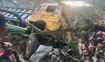 Tripartite collision leaves 11 dead in Jhalakathi