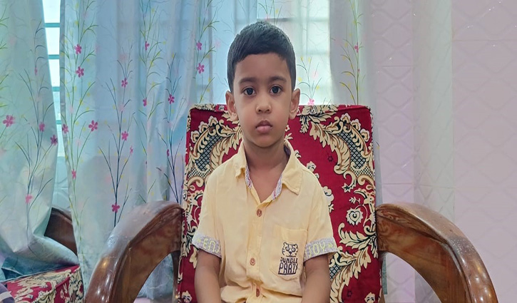 Child Zubayd is waiting for his father's return