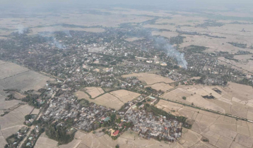 Myanmar junta troops burn down Kawlin town