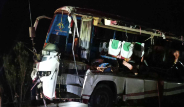 Bus-truck collision on expressway in Shibchar, 4 killed