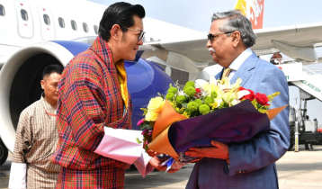 Bhutan king arrives in Dhaka