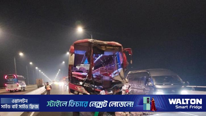 পদ্মা সেতুতে থেমে যাওয়া বাসে অপর বাসের ধাক্কা, হেলপার নিহত 