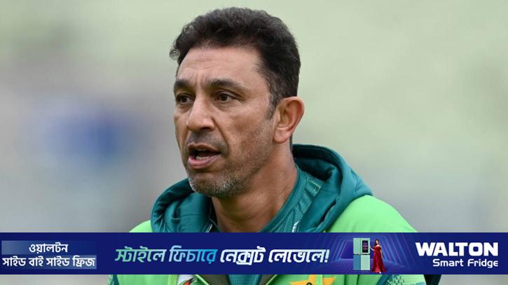 পাকিস্তান টেস্ট দলের দায়িত্ব ছাড়লেন আজহার