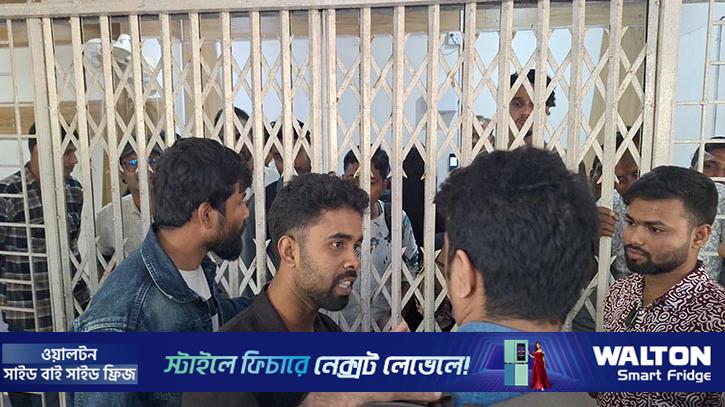 চবি উপ-উপাচার্যের মন্তব্যকে ঘিরে প্রশাসনিক ভবনে তালা