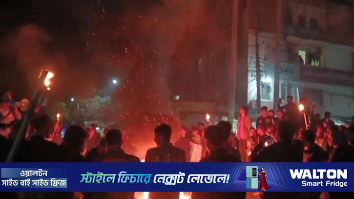 দিনাজপুরে মশাল মিছিল, সড়ক ও রেলপথে বিক্ষোভ