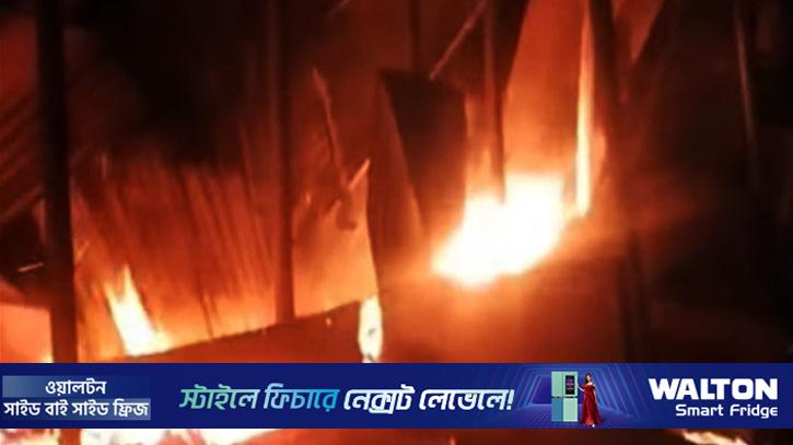 বিএনপি নেতার ঘরে তালা দিয়ে আগুন: ঘুমন্ত শিশু নিহত, দগ্ধ ৩