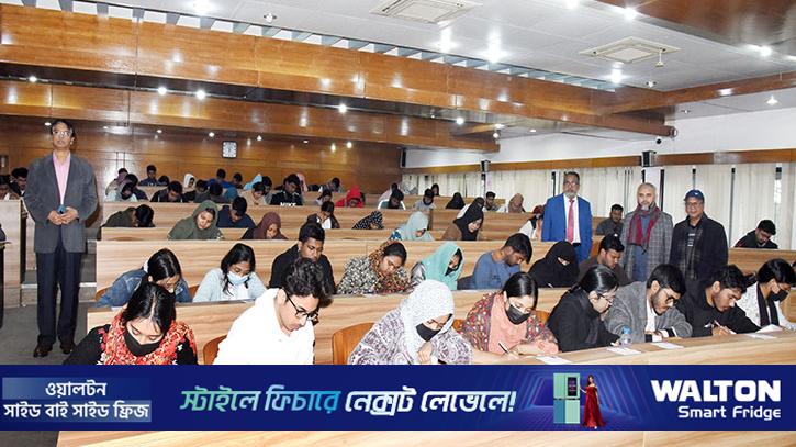 খুবি উপকেন্দ্রে ঢাবির বিজ্ঞান ইউনিটের ভর্তি পরীক্ষায় উপস্থিতি ৮২ শতাংশ