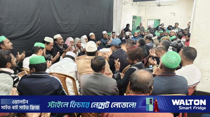 খালেদা জিয়ার মৃত্যুতে খুলনা বিএনপি নেতাদের কালো ব্যাজ ধারণ 