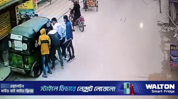 সিরাজগঞ্জে প্রকাশ্যে কুপিয়ে হত্যা মামলার প্রধান আসামি গ্রেপ্তার 