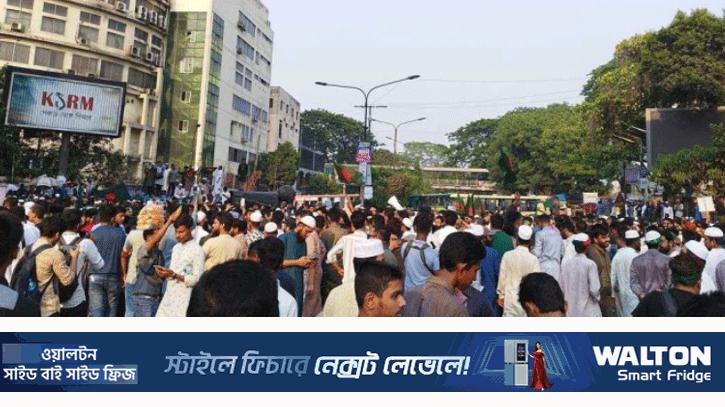 শাহবাগে বিক্ষোভ চলছে