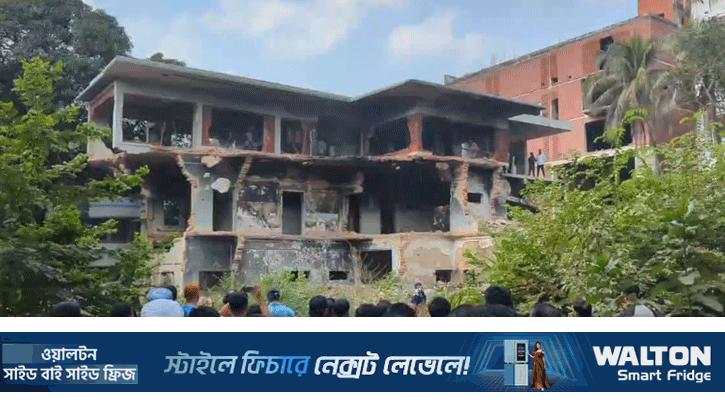 সকালে ধানমন্ডি ৩২ নম্বরে পুনরায় ভাঙচুর