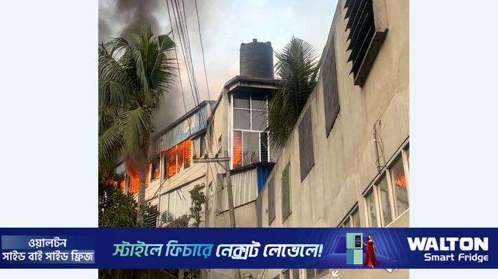 পূবাইলে কার্টন কারখানায় আগুন, নিয়ন্ত্রণে ৭ ইউনিট