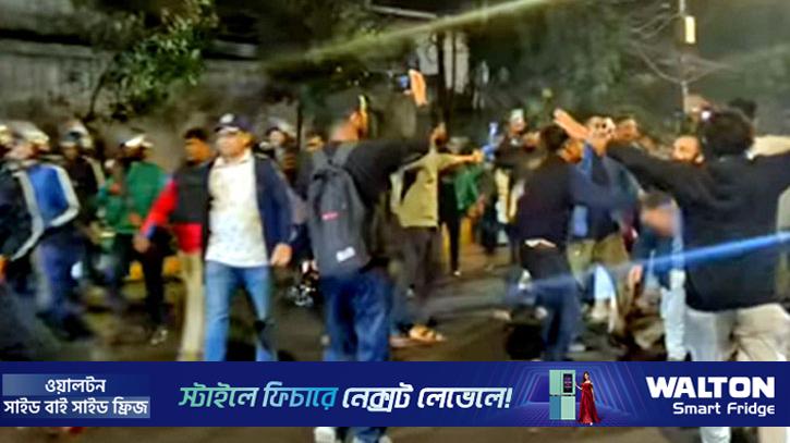 চট্টগ্রামে ভারতীয় সহকারী হাইকমিশন অভিমুখে বিক্ষুব্ধ জনতা, আটক ১২